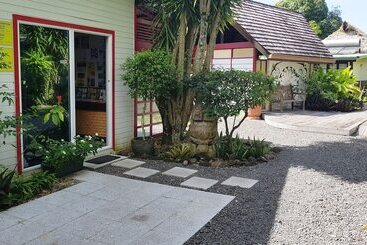 Linareva Moorea Beach Resort