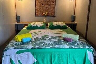 Linareva Moorea Beach Resort