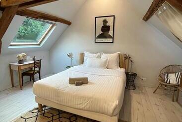 ベッドアンドブレックファースト Le Petit Château De Conteville