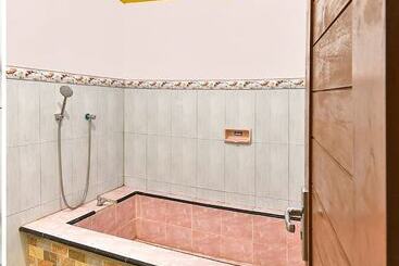 هتل Oyo 91192 Homestay Antara