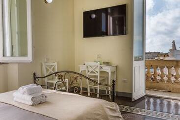 پانسیون Onlyrooms Iv Sea View & Free Parking