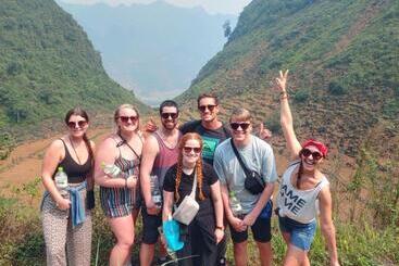 تختخواب و صبحانه Ha Giang Safari Hostel & Motorbikes