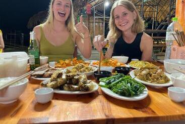 تختخواب و صبحانه Ha Giang Safari Hostel & Motorbikes
