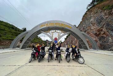 تختخواب و صبحانه Ha Giang Safari Hostel & Motorbikes