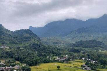 تختخواب و صبحانه Ha Giang Safari Hostel & Motorbikes
