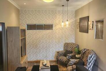 پانسیون Dr M Beauty Lounge And Guest House