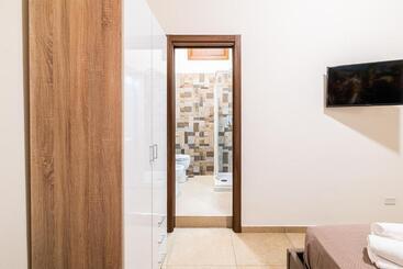 تختخواب و صبحانه Corso 138 By Domusextra
