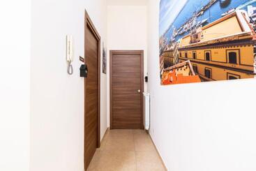 تختخواب و صبحانه Corso 138 By Domusextra