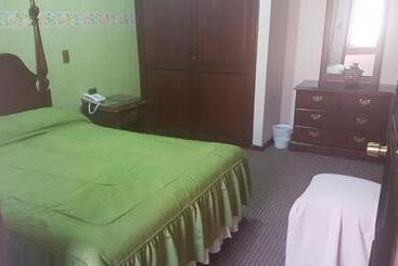 هتل Paola Hostal