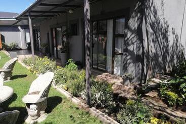 پانسیون Franchise Benoni Guest House