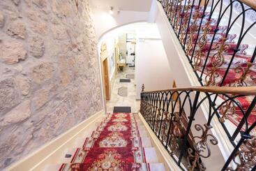 پانسیون Chambre Familiale Maison De L église Du Couvent