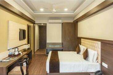 تختخواب و صبحانه Rajwara Palace Jodhpur