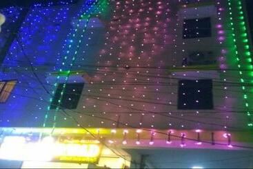 فندق Grand Ashirwad By Wb Inn