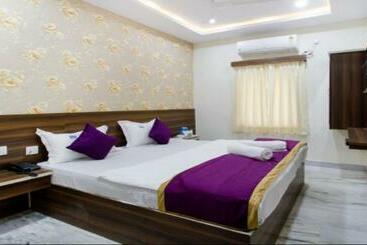 فندق Grand Ashirwad By Wb Inn