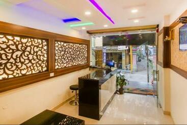 فندق Grand Ashirwad By Wb Inn