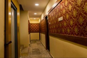 فندق Grand Ashirwad By Wb Inn