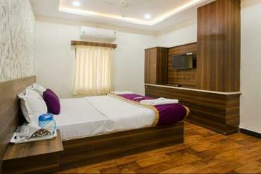 فندق Grand Ashirwad By Wb Inn