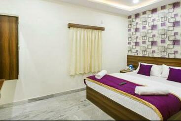 فندق Grand Ashirwad By Wb Inn