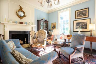تختخواب و صبحانه Hollymead House