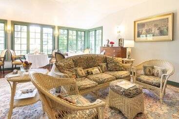 تختخواب و صبحانه Hollymead House