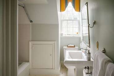 تختخواب و صبحانه Hollymead House