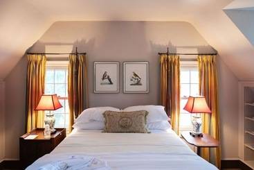 تختخواب و صبحانه Hollymead House