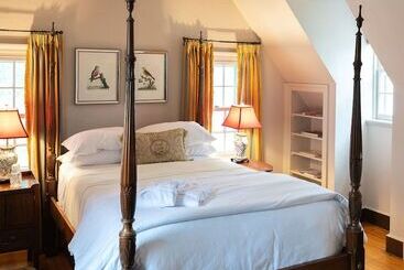 تختخواب و صبحانه Hollymead House