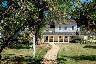 تختخواب و صبحانه Hollymead House