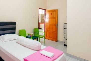Reddoorz @ Makarios Hotel Poso