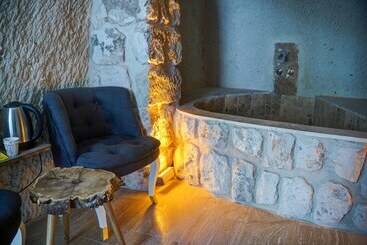 هتل Saliche Cave Suite