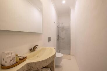 هتل Yasos Suites