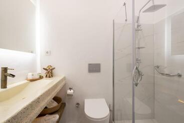 هتل Yasos Suites