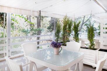 هتل Yasos Suites