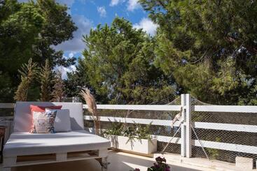هتل Yasos Suites