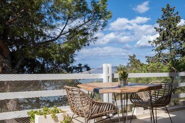 هتل Yasos Suites