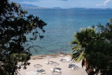هتل Yasos Suites