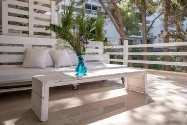 هتل Yasos Suites