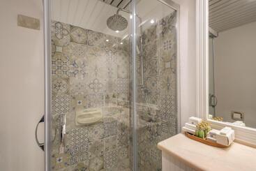 هتل Yasos Suites