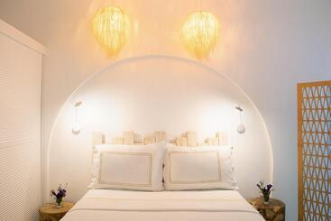 هتل Yasos Suites