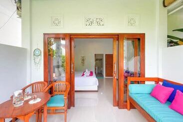 تختخواب و صبحانه Rumah Diyah