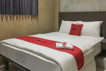 هتل Reddoorz Near Wisata Paribendo Lawang
