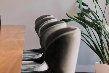 تختخواب و صبحانه Luna House & Cowork