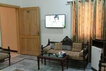 هتل Luxury Palace Peshawar