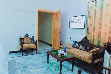 هتل Luxury Palace Peshawar