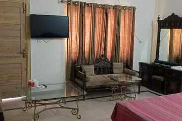 هتل Luxury Palace Peshawar