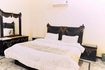 هتل Luxury Palace Peshawar