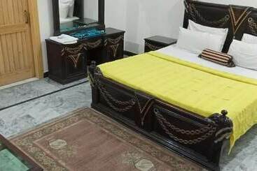 هتل Luxury Palace Peshawar