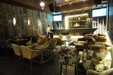 هتل Red Orchid
