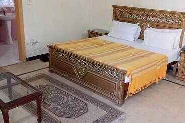 هتل Luxury Palace Peshawar
