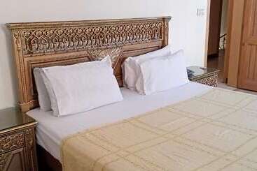 هتل Luxury Palace Peshawar